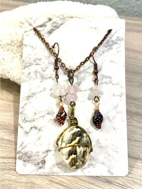 80. Handcrafted Shell & rose quartz Pendant Necklace and Earrings Set
